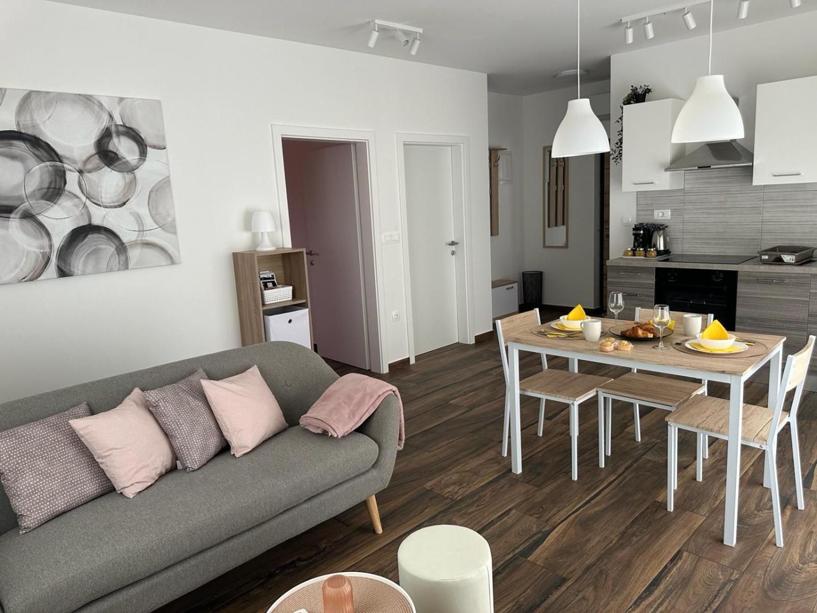 Apartments Harmony Hills Pula Exterior photo